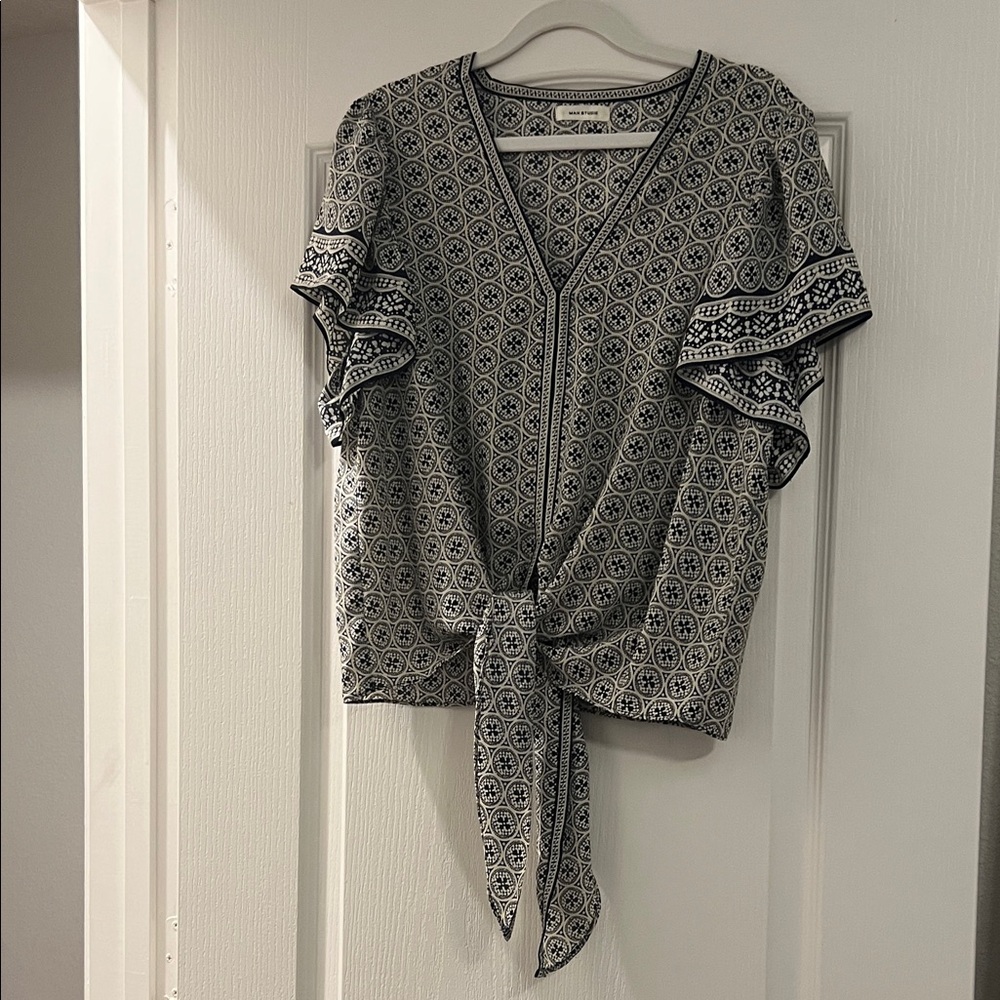 Max Studio Tie Front Top Navy & Cream
